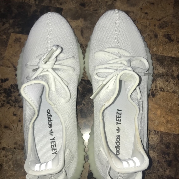 Athletic_Shoes